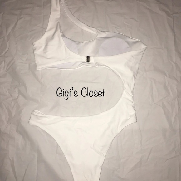 Sexy strappy white one piece - Picture 4 of 6